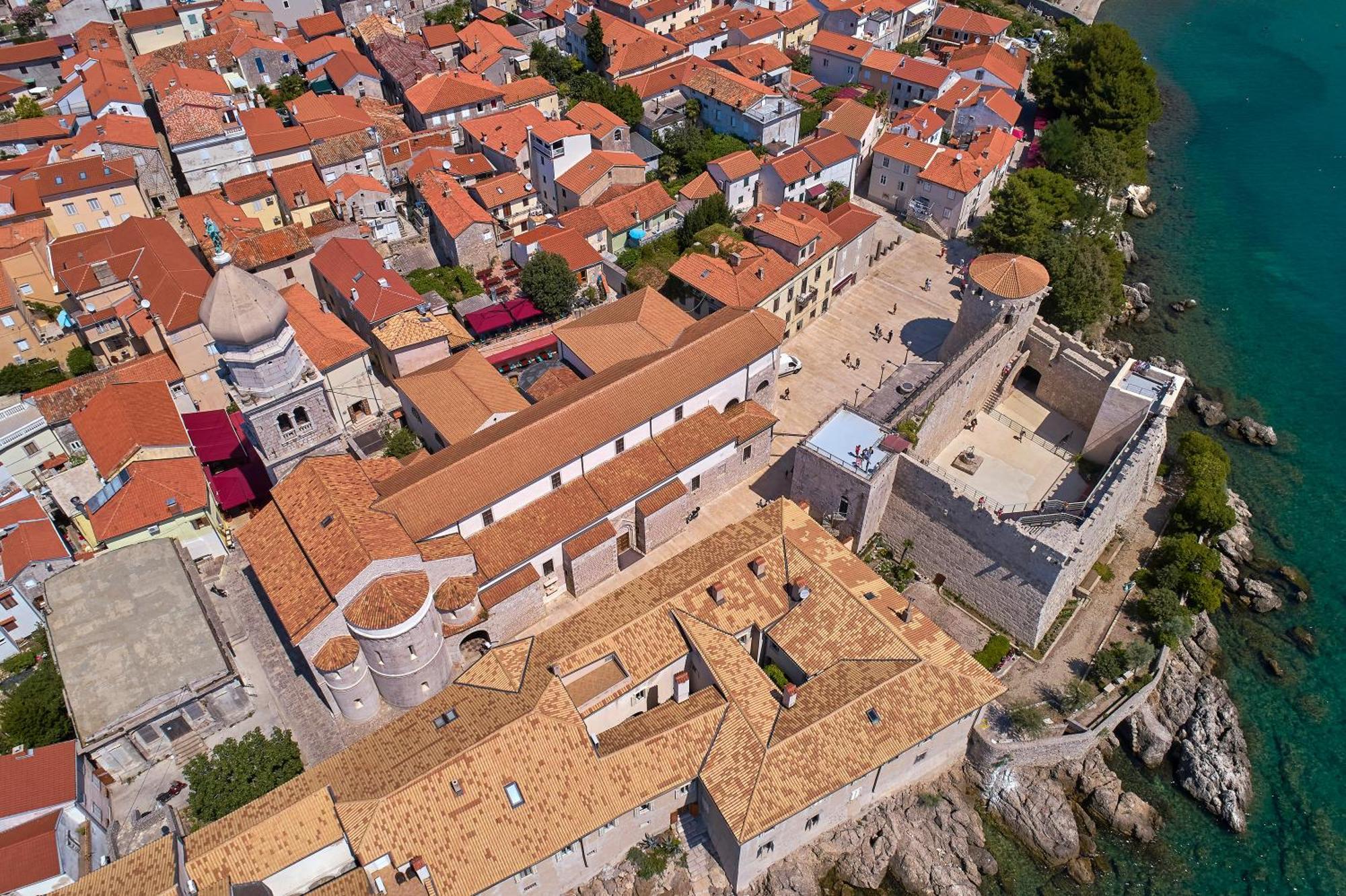 Elegance * Krk Town